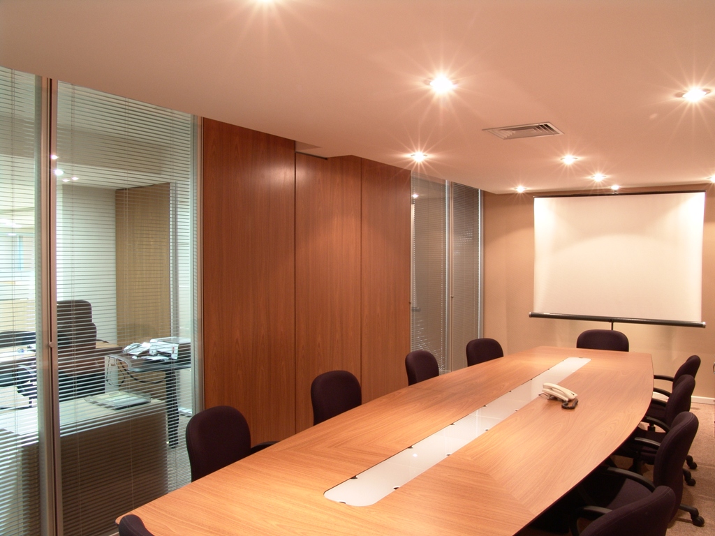 Mesa de Conferência com Conectividade